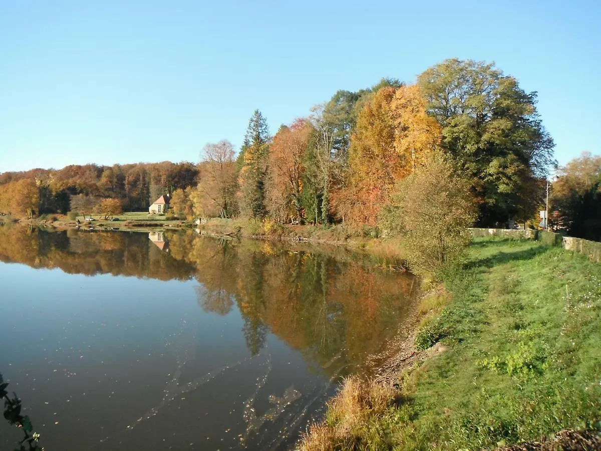 Maison De L'Etang Apartment Troncais
